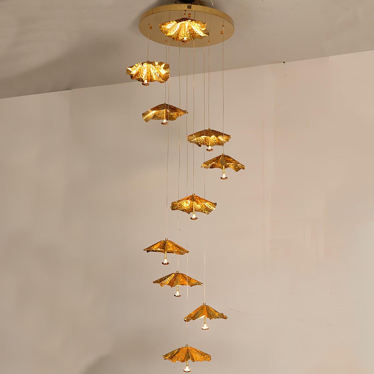Livra Leaf Chandelier - Manohaus