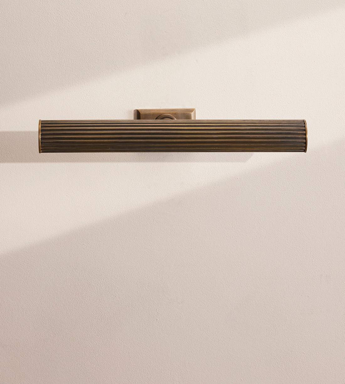 18-Inch Ribbed Brass Picture Light - Erhaus product image 1