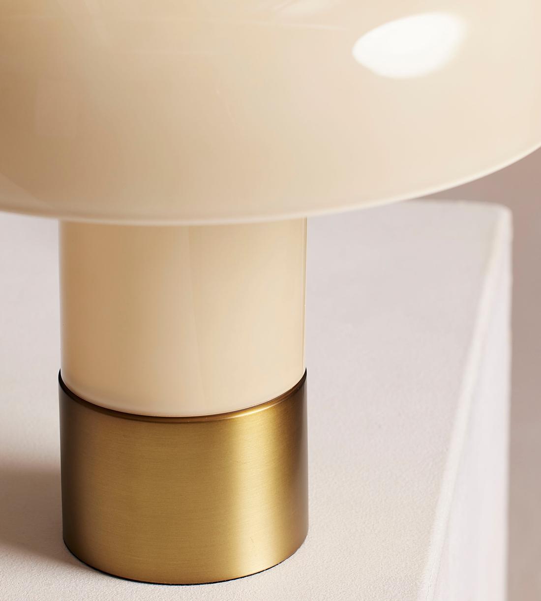 Cream Lacquer Glass Table Lamp - Erhaus product image 5