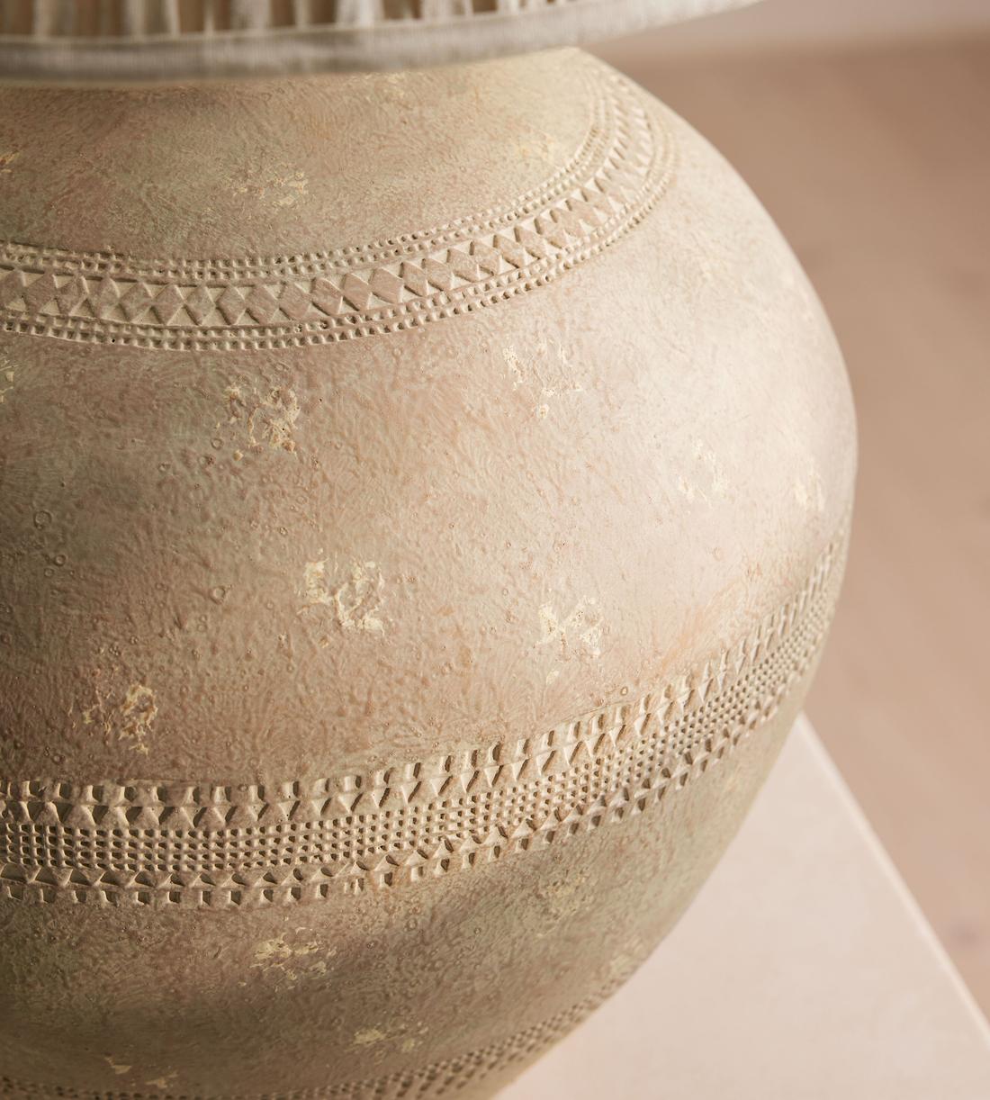 Low Ceramic Table Lamp with Linen Shade - Erhaus product image 4