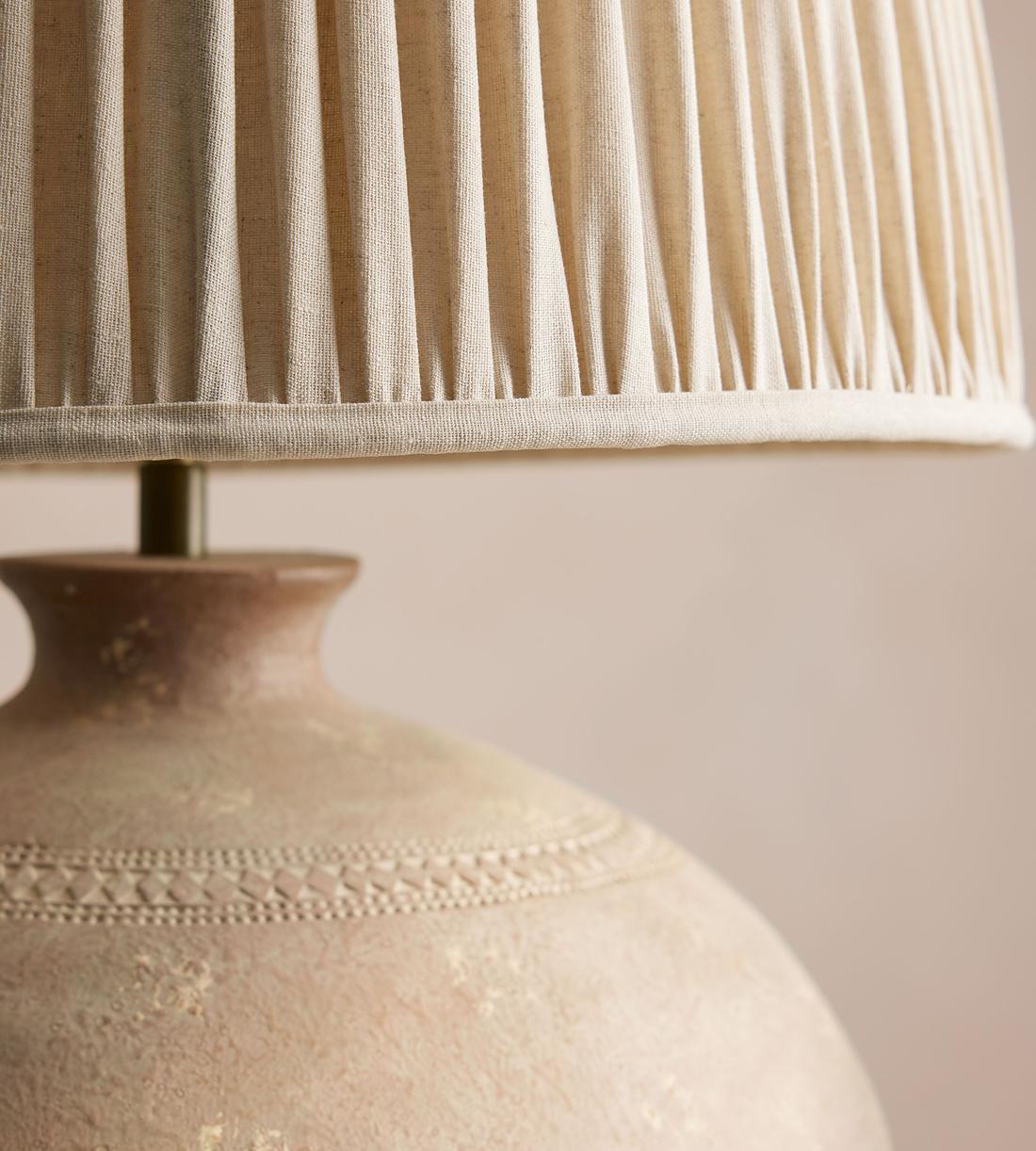 Low Ceramic Table Lamp with Linen Shade - Erhaus product image 5