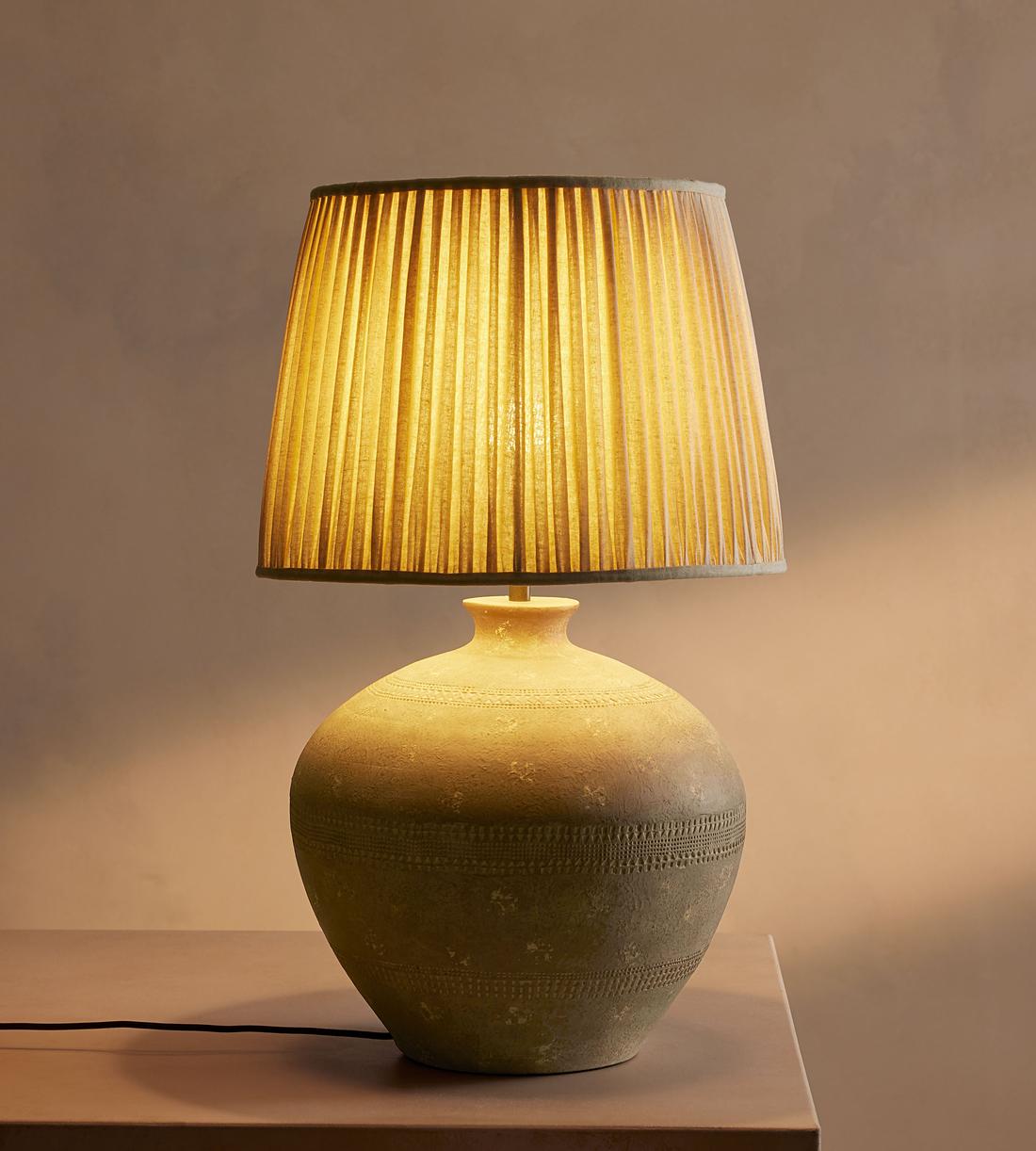 Low Ceramic Table Lamp with Linen Shade - Erhaus product image 2