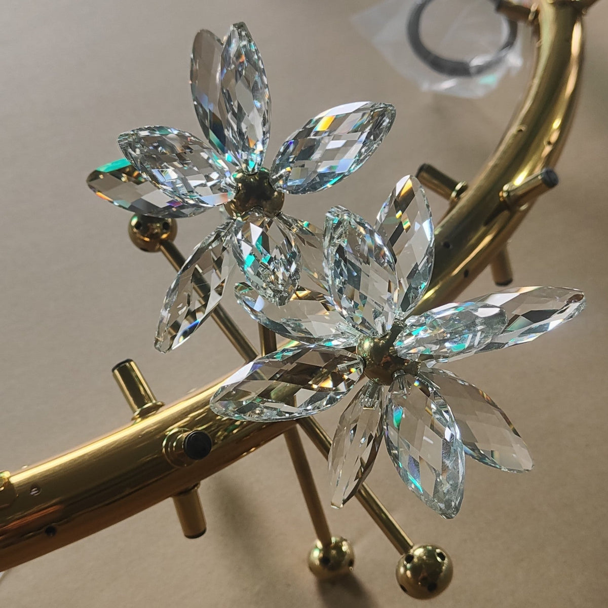 Modern Art Round Crystal Flower Chandelier with Gold Finish for Bedroom and Living Room