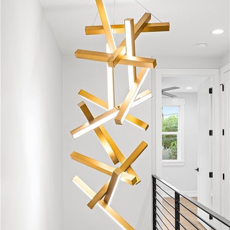 Modern Vertical Geometric Aluminum Chandelier for Staircase / foyer / high-Ceiling
