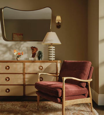 Cream Lacquer Table Lamp with Linen Shade - Erhaus product image 1