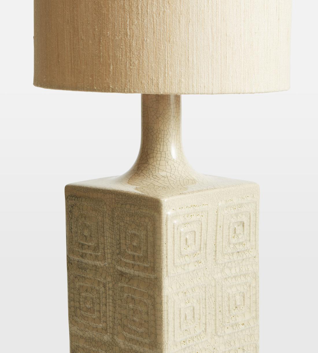 Oatmeal Ceramic Table Lamp with Linen Shade - Erhaus product image 3