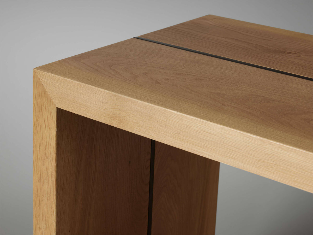 Mihaela Console Table in Vin Alb