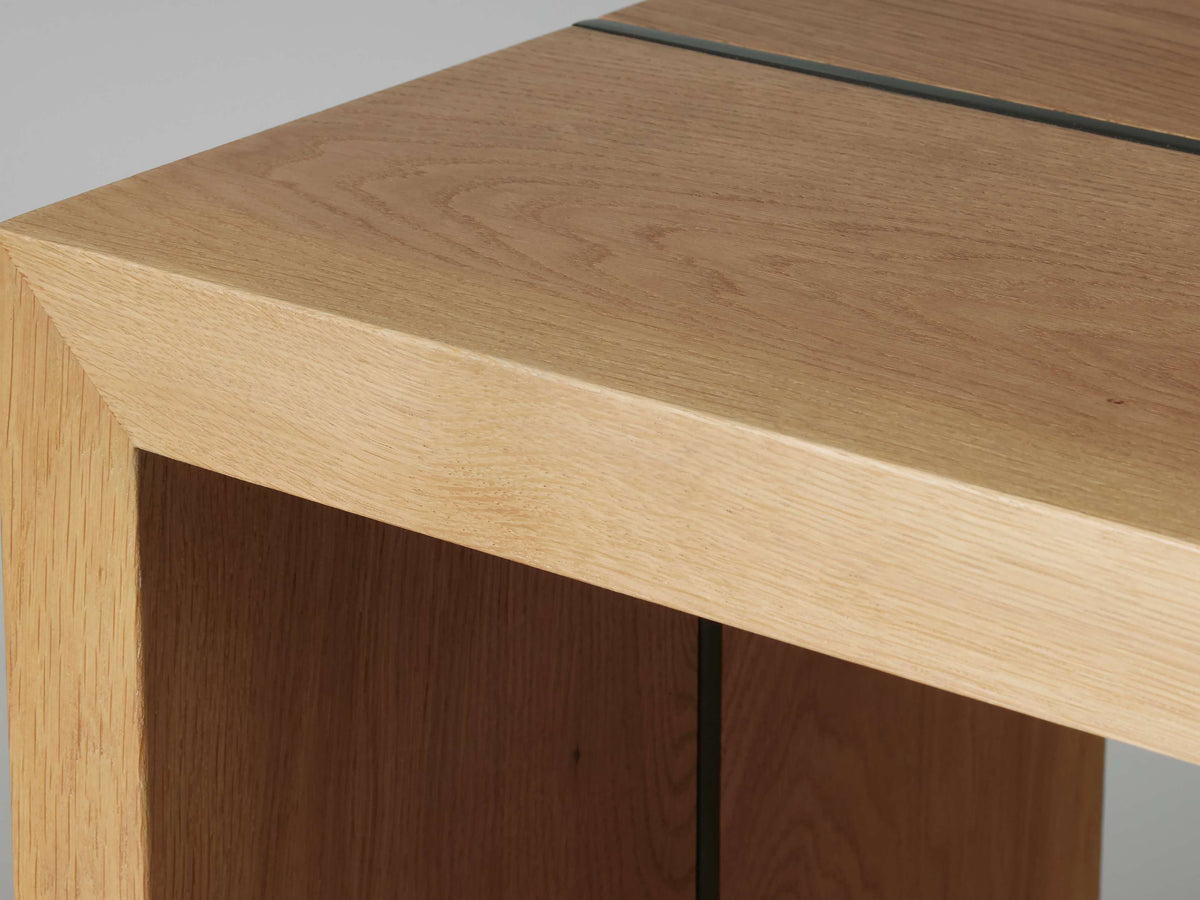 Mihaela Console Table in Vin Alb