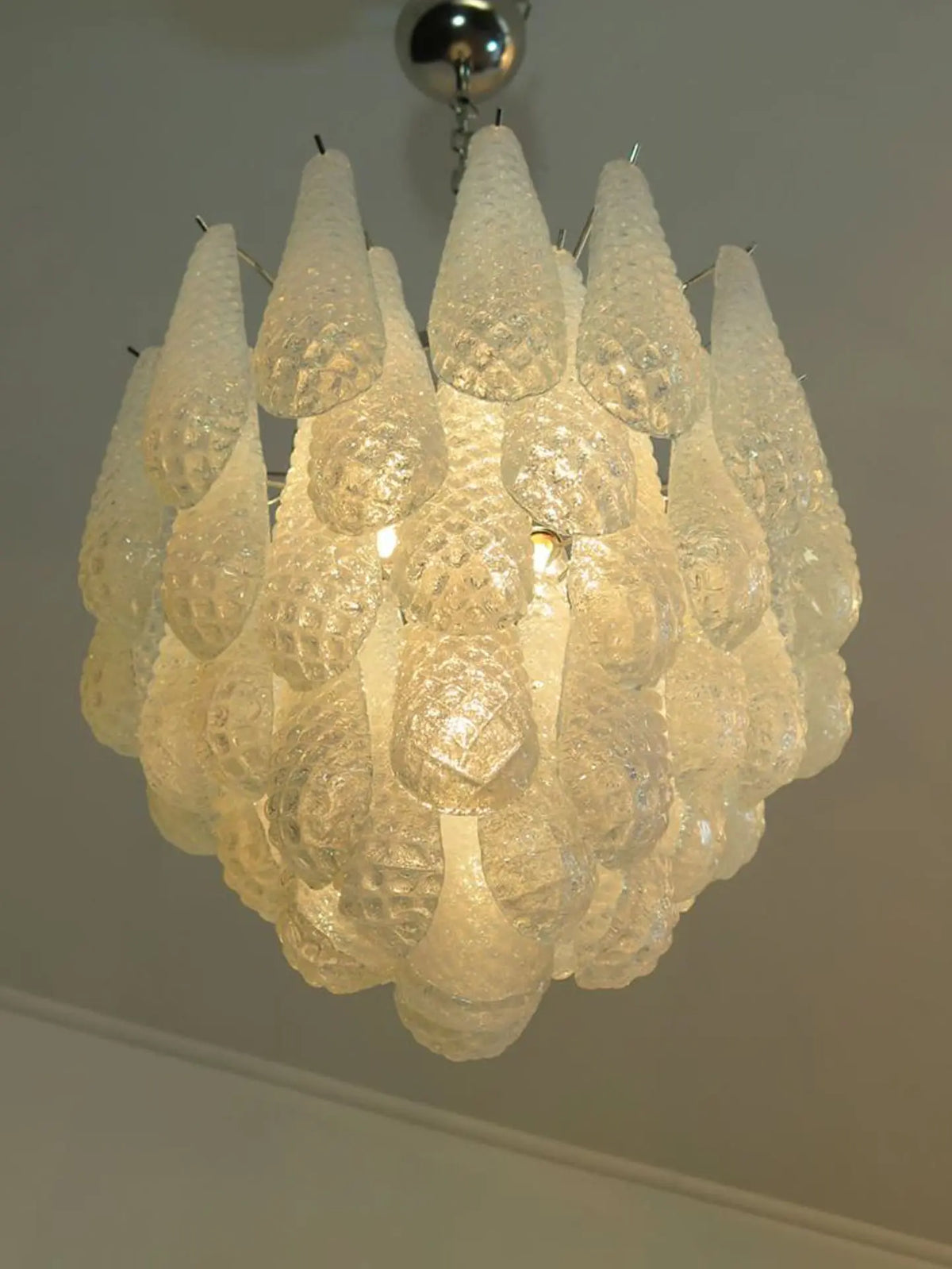 Murano Chandelier – Drop – 41 Glasses – Opalino