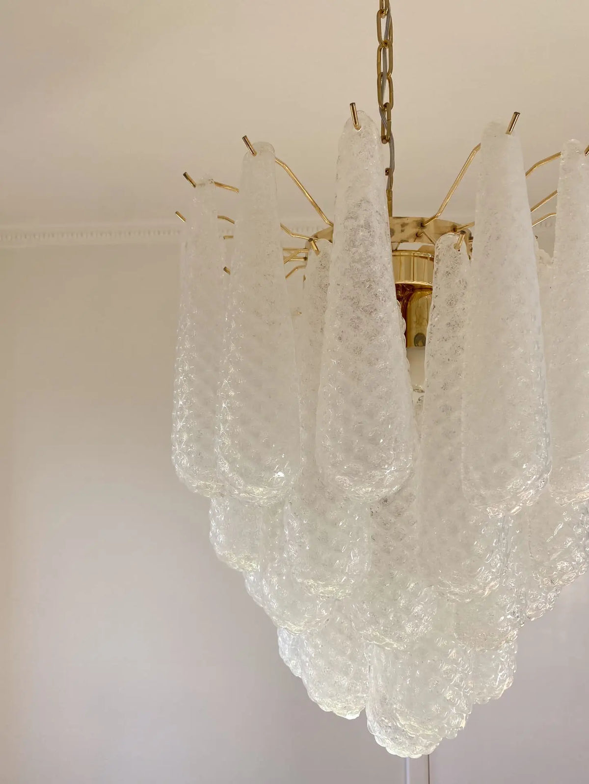 Murano Chandelier – Drop – 41 Glasses – Opalino