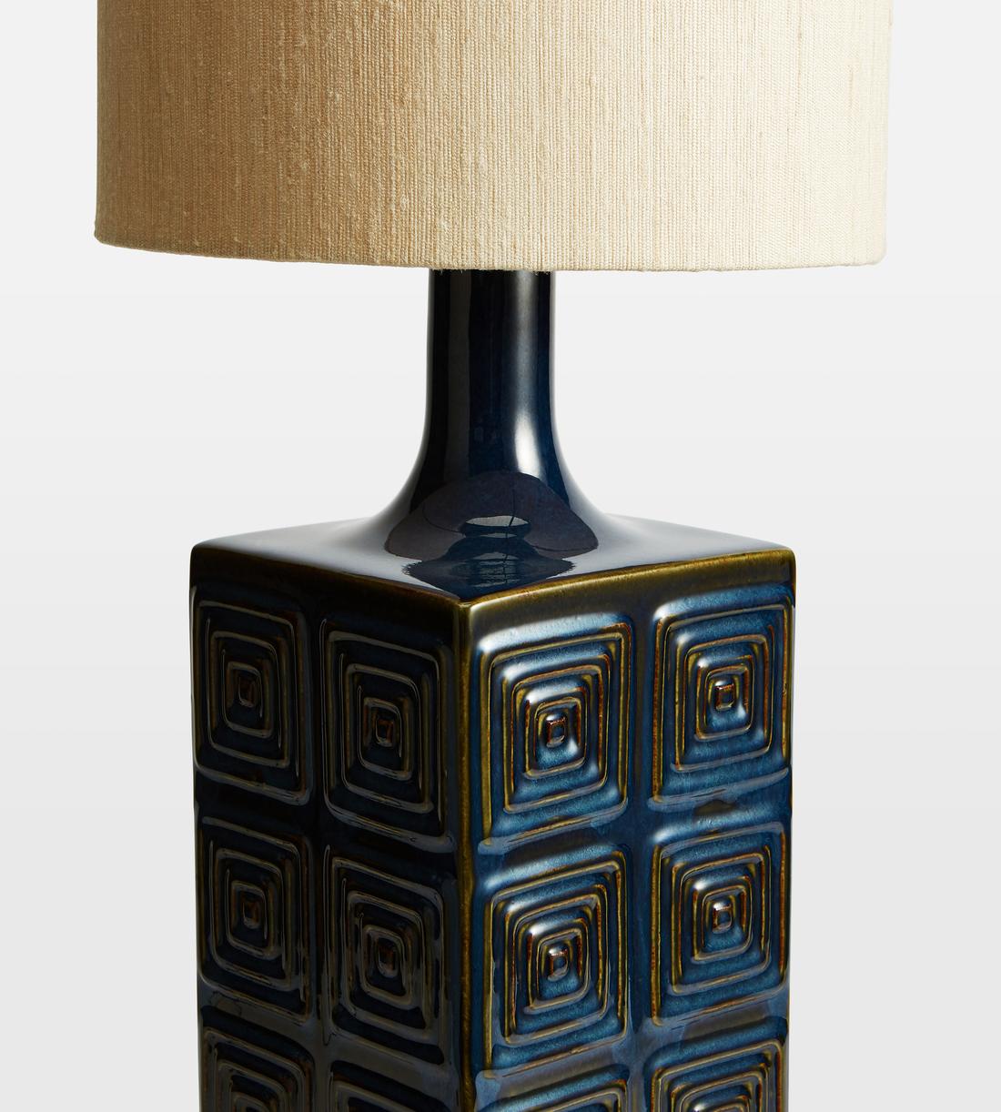 Blue Ceramic Table Lamp with Linen Shade - Erhaus product image 3
