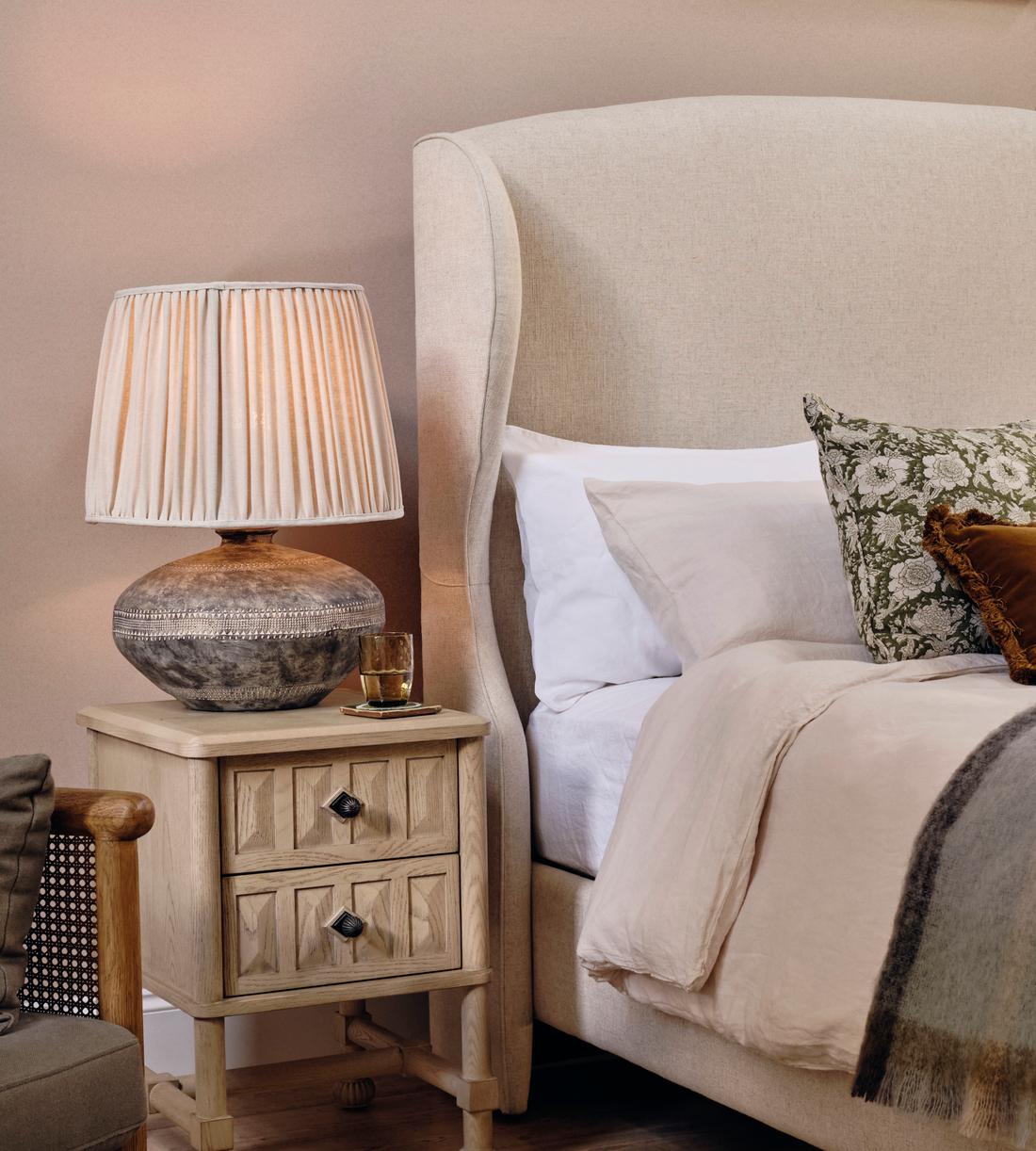 Ceramic Table Lamp with Linen Shade - Erhaus product image 1