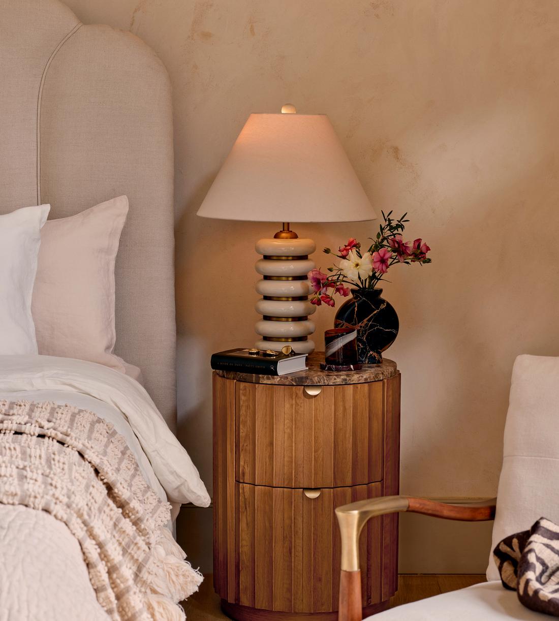 Cream Lacquer Table Lamp with Linen Shade - Erhaus product image 1