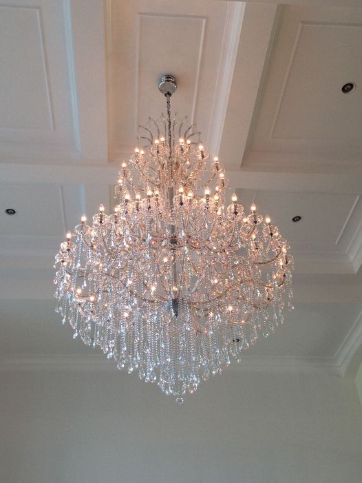 Traditional Candle-Shaped Crystal Chandelier with K9 Crystal Finish for Staircase Foyer Living