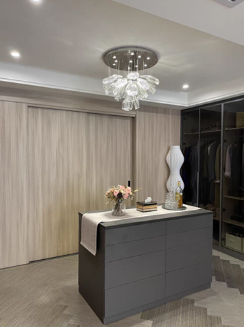 Light Luxury Glass Petal-Shaped Chandelier with Superior Finish