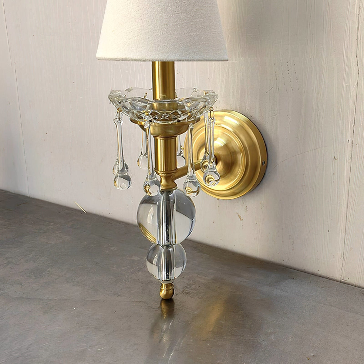 Avala Wall Lamp