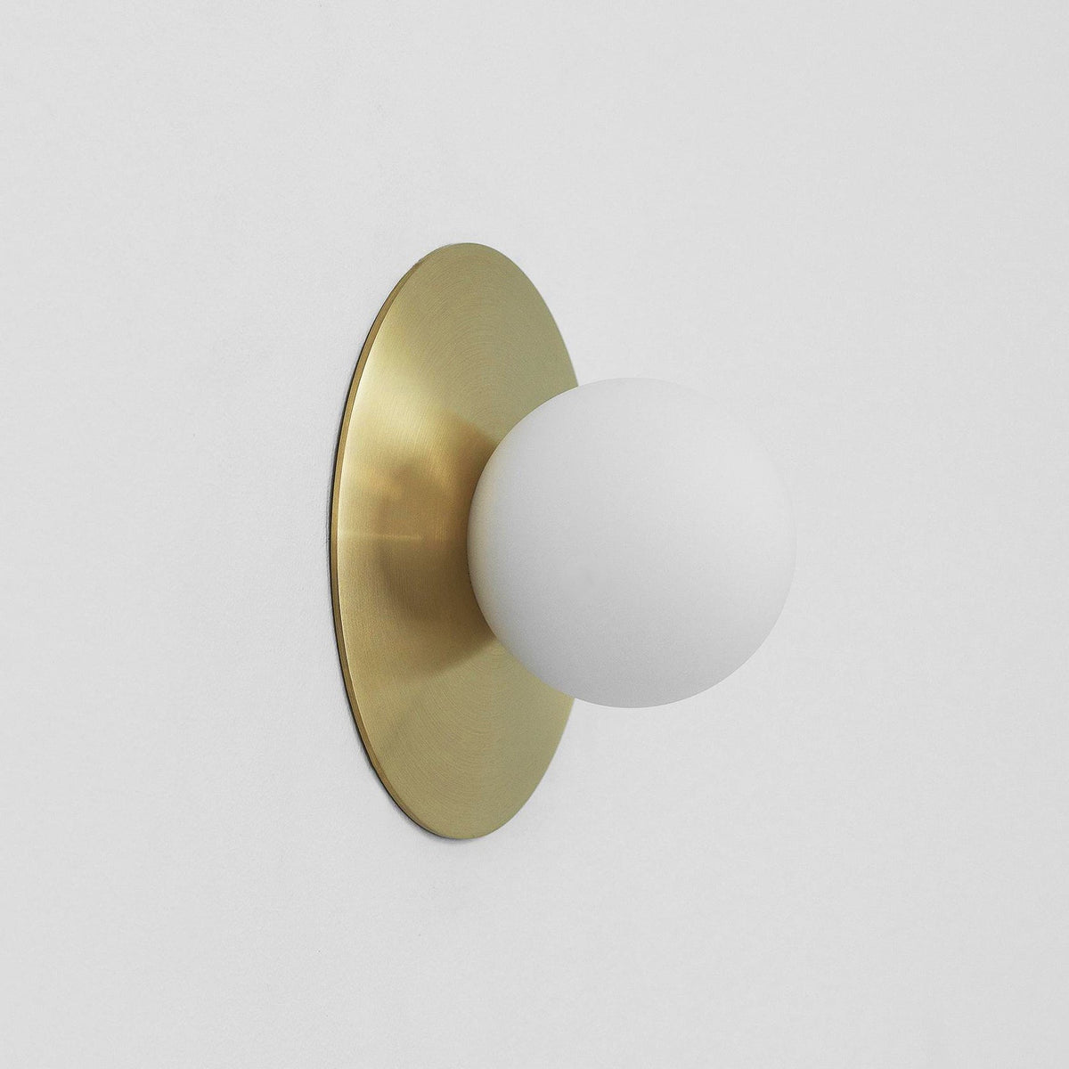 Corona Round Wall Lamp