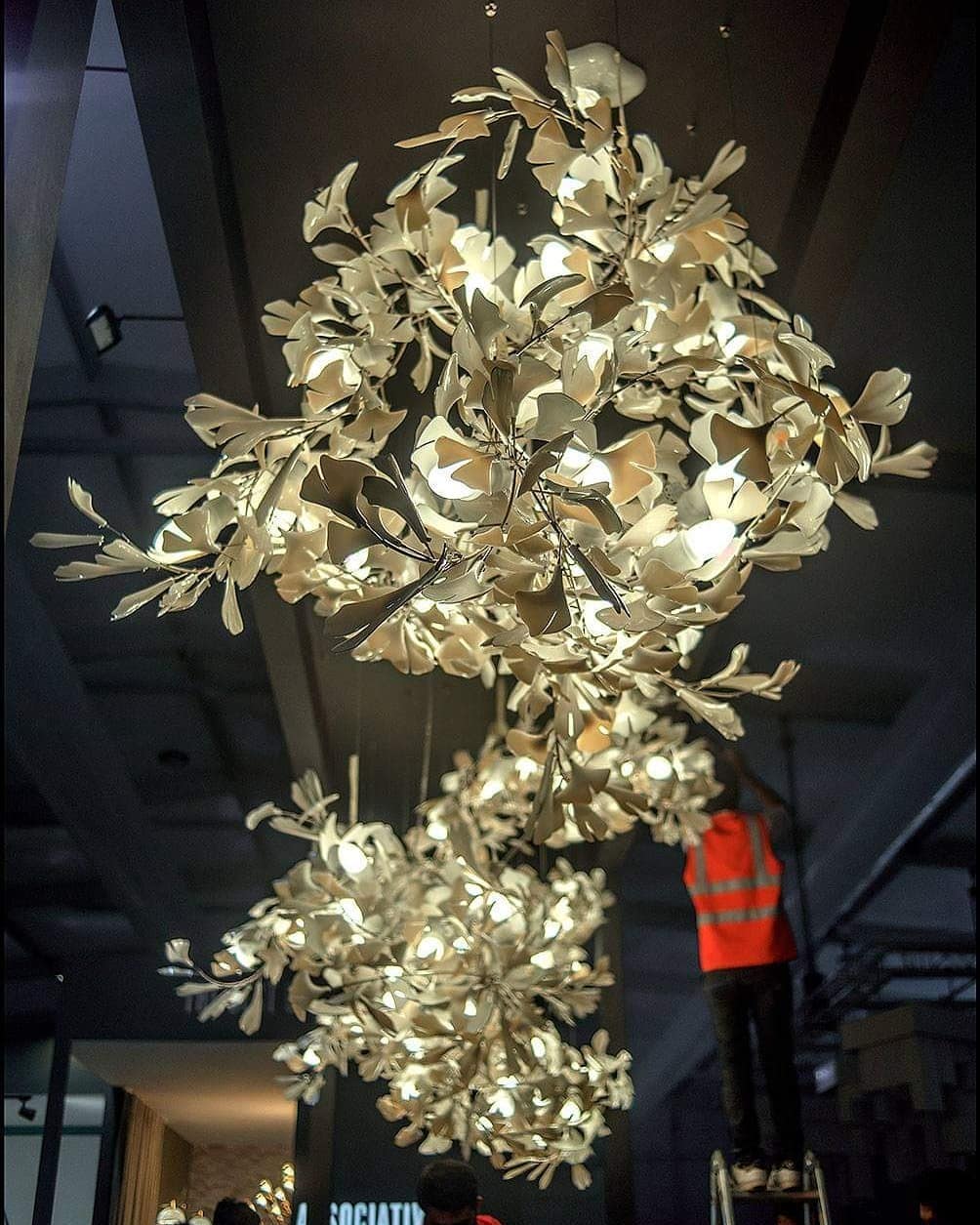 Gingko Leaves Ceramics Spiral Branch Chandelier