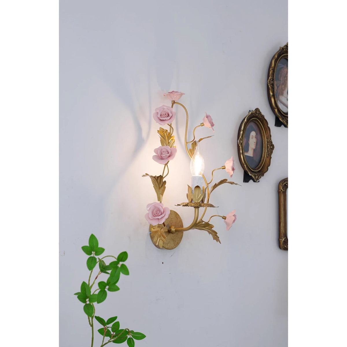Heritage Floral Wall Lamp