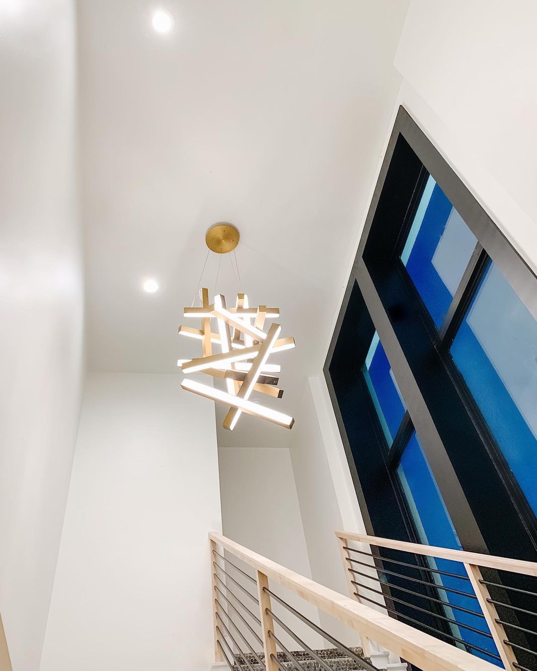 Modern Vertical Geometric Aluminum Chandelier for Staircase / foyer / high-Ceiling