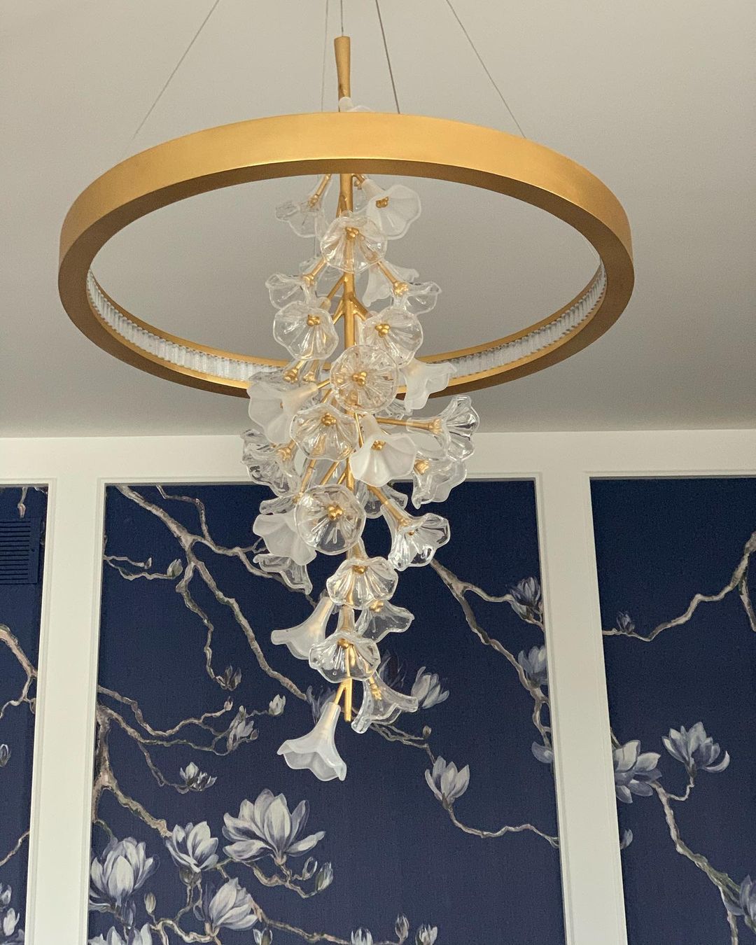 Modern Art Design Vertical Flower Chandelier for Low-Ceiling