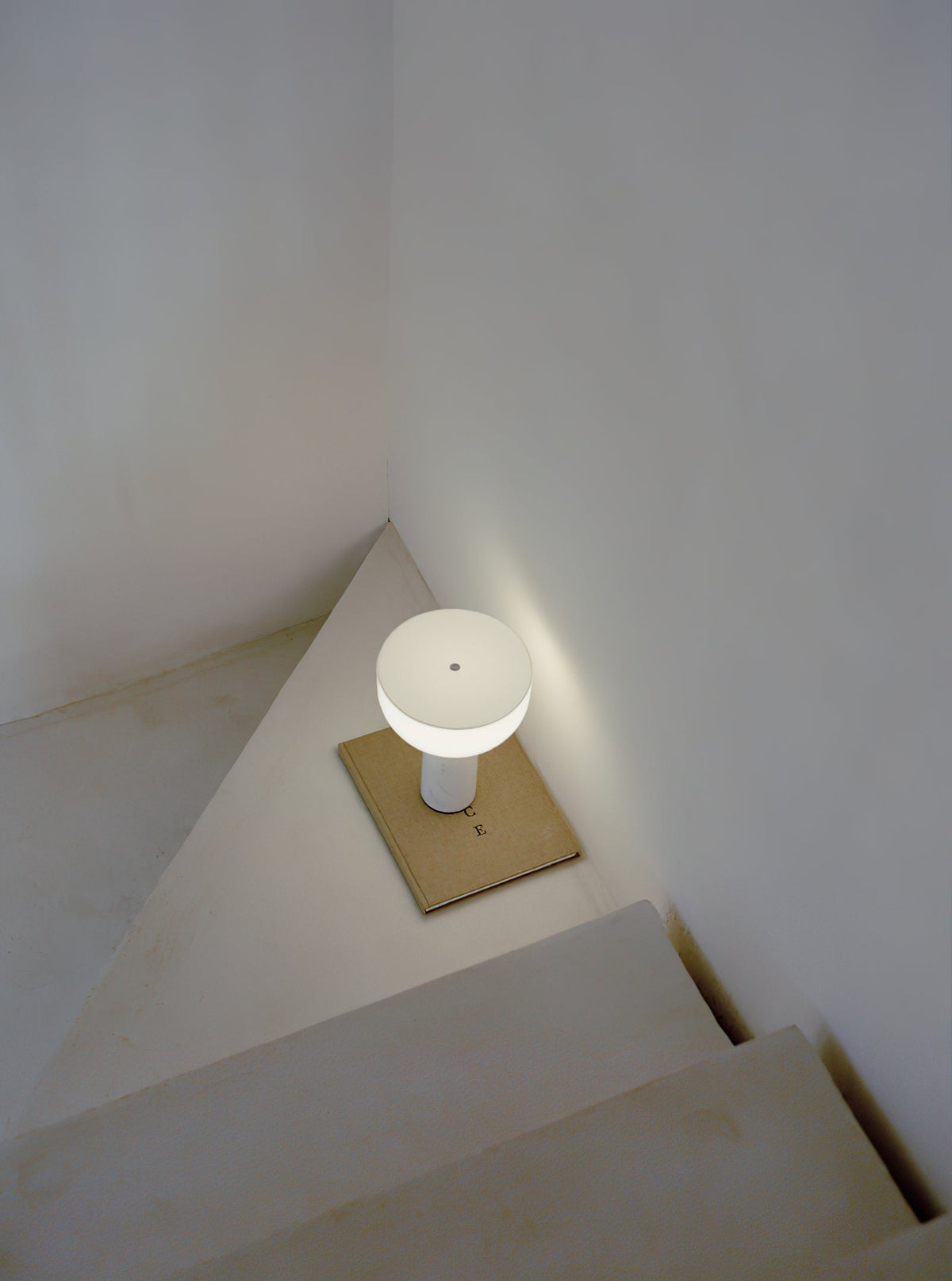 Kizu Table Lamp (built-in battery)