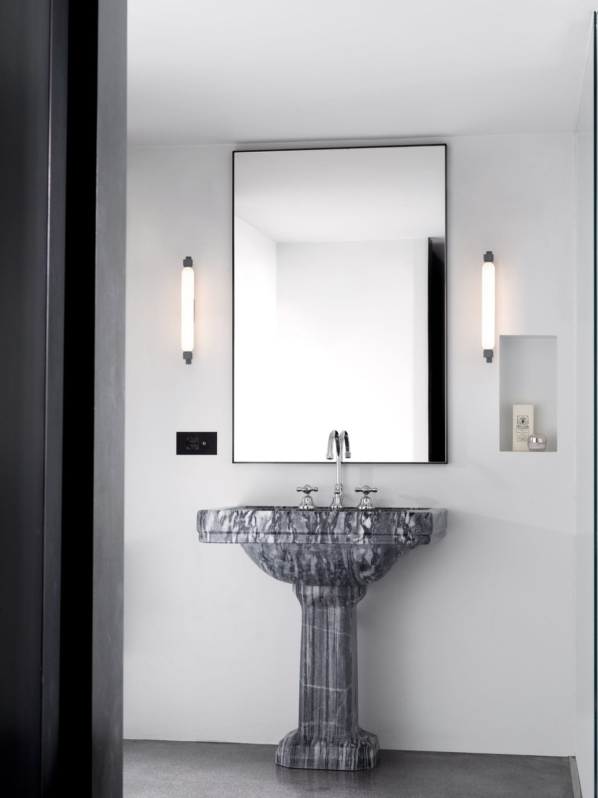 La Roche Wall Lamp