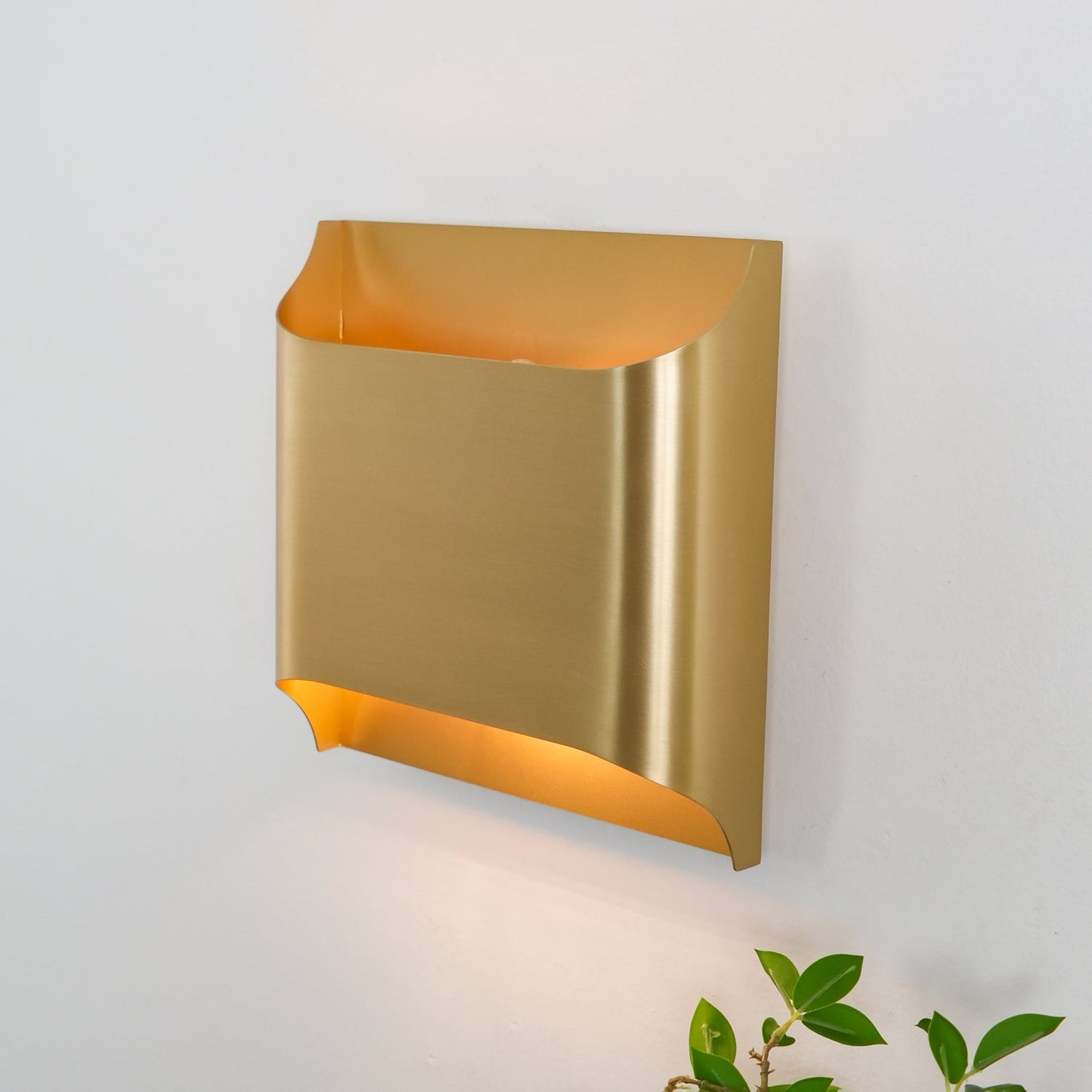 Leclerc Modern Brass Wall Light