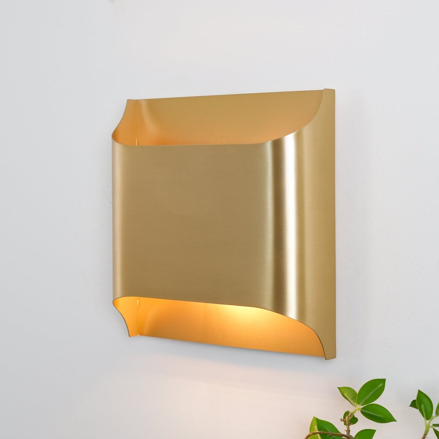Leclerc Modern Brass Wall Light
