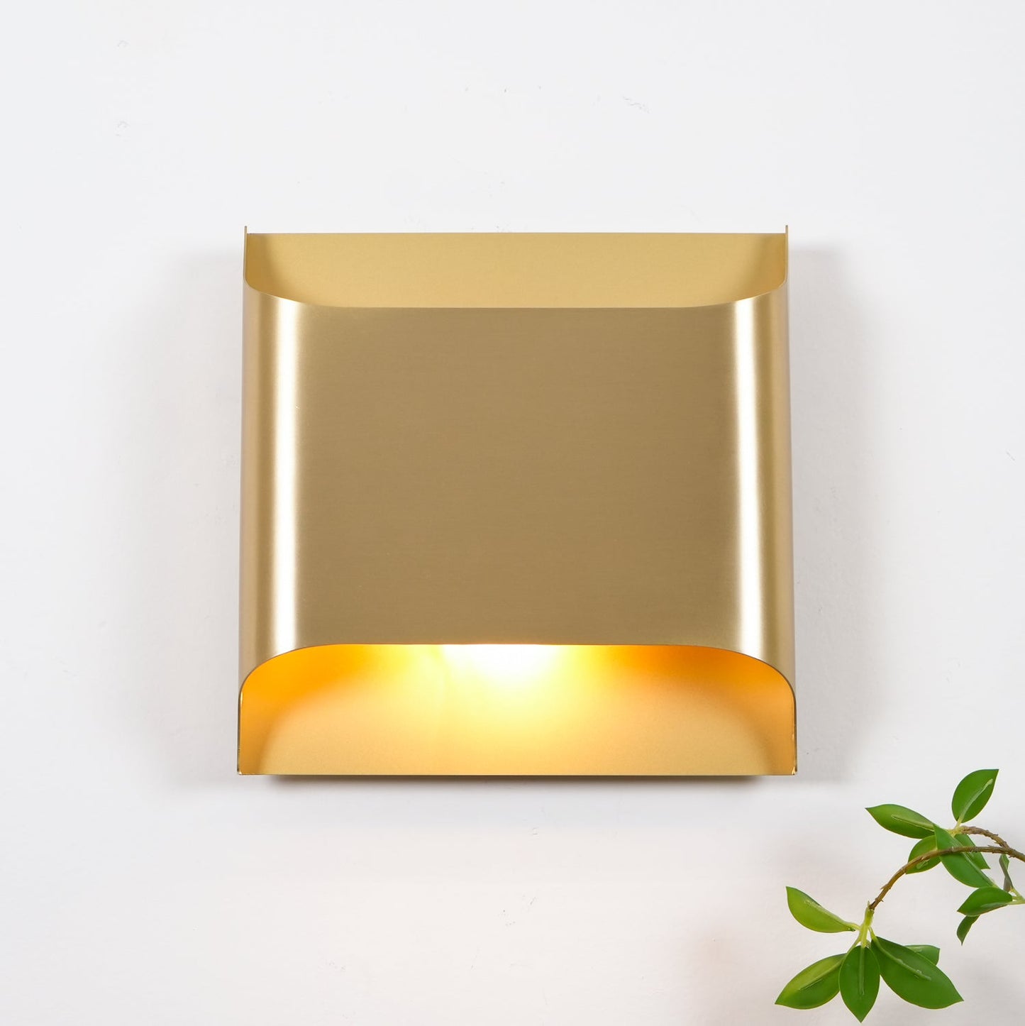 Leclerc Modern Brass Wall Light