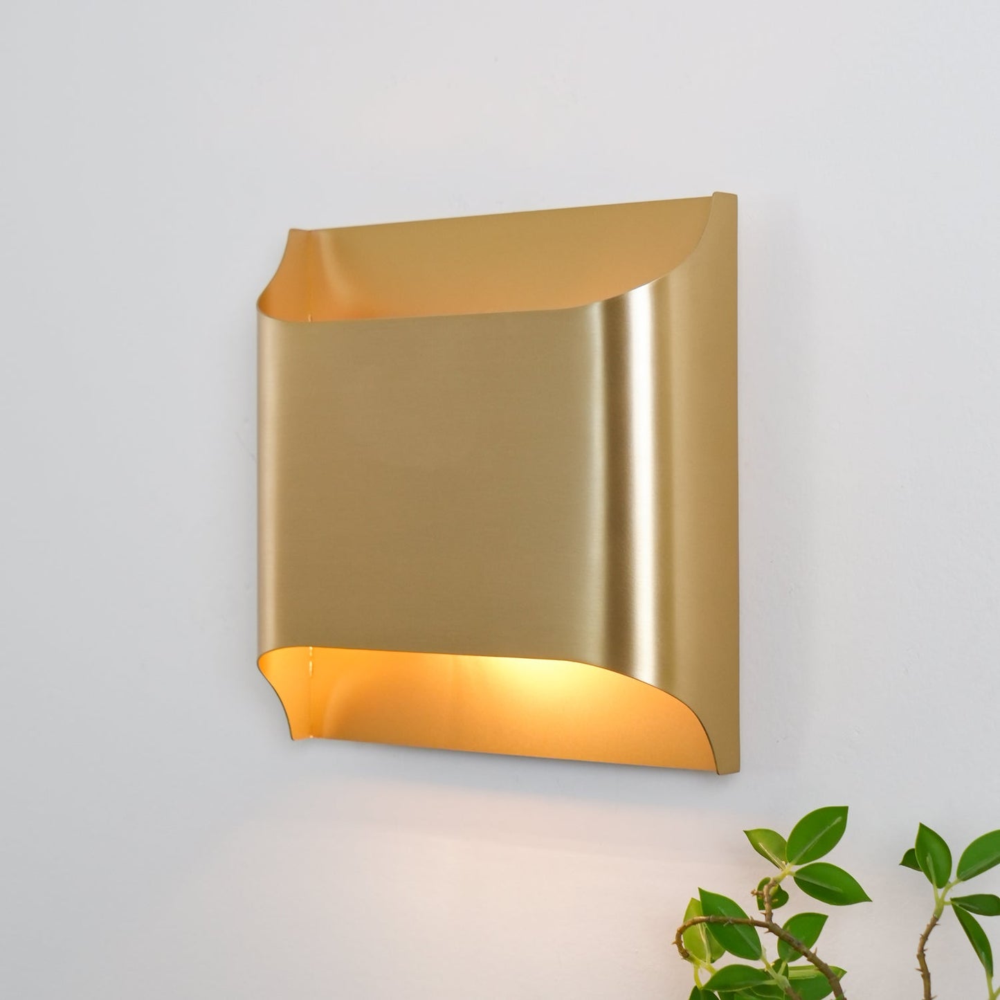 Leclerc Modern Brass Wall Light
