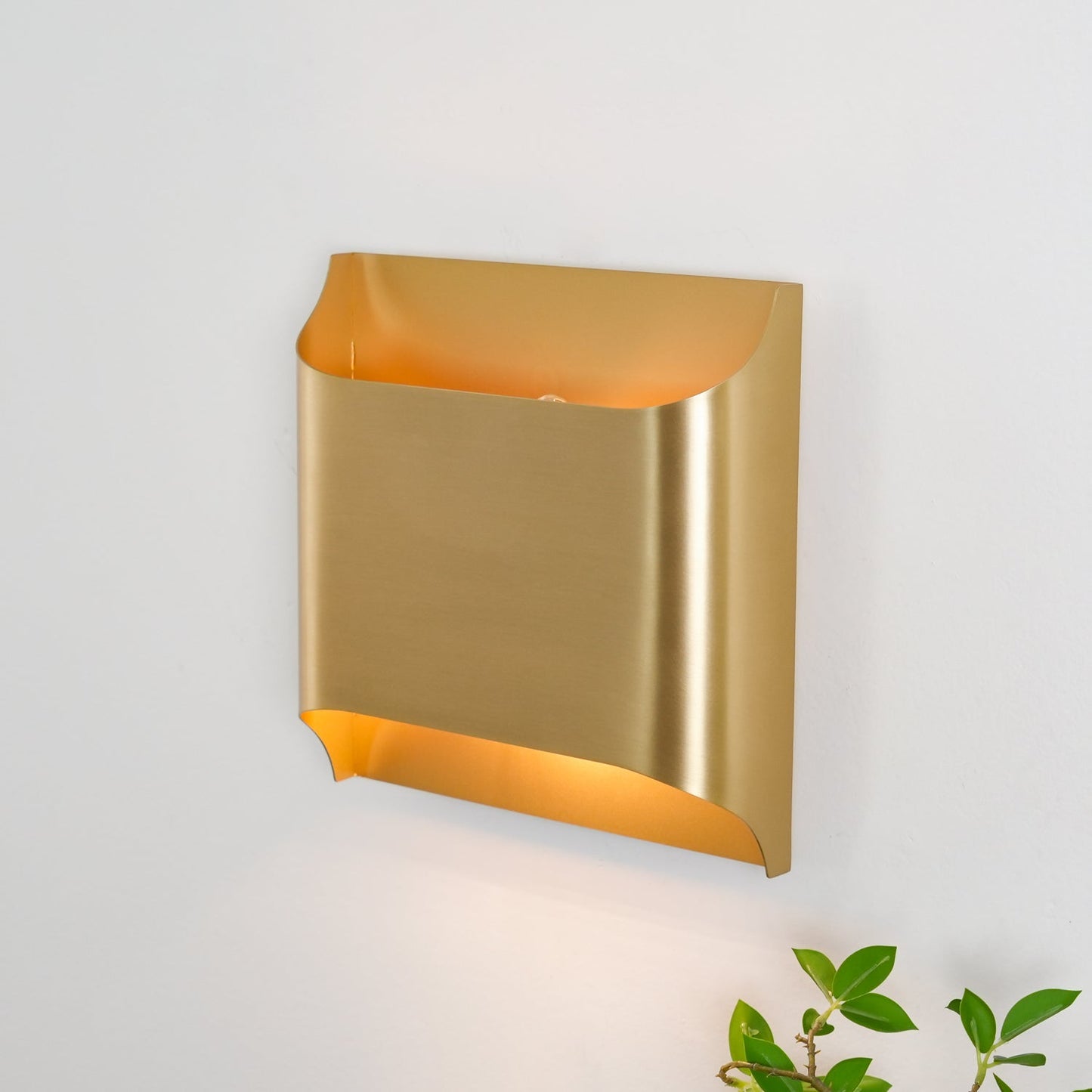 Leclerc Modern Brass Wall Light