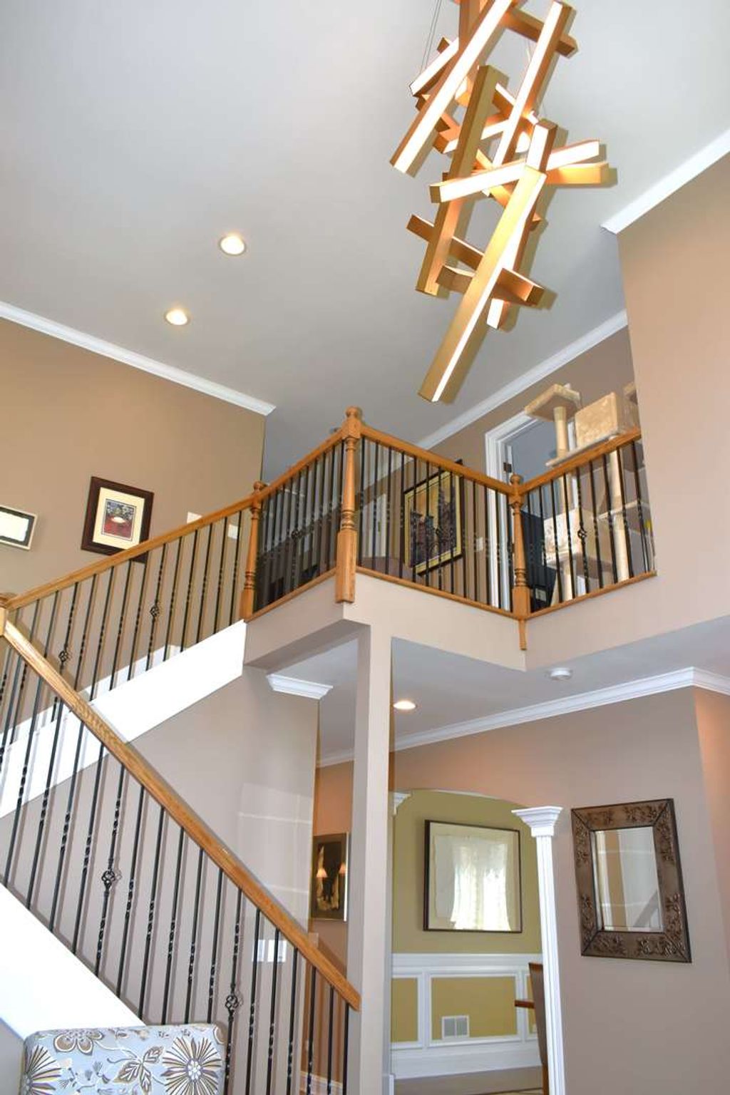 Modern Vertical Geometric Aluminum Chandelier for Staircase / foyer / high-Ceiling