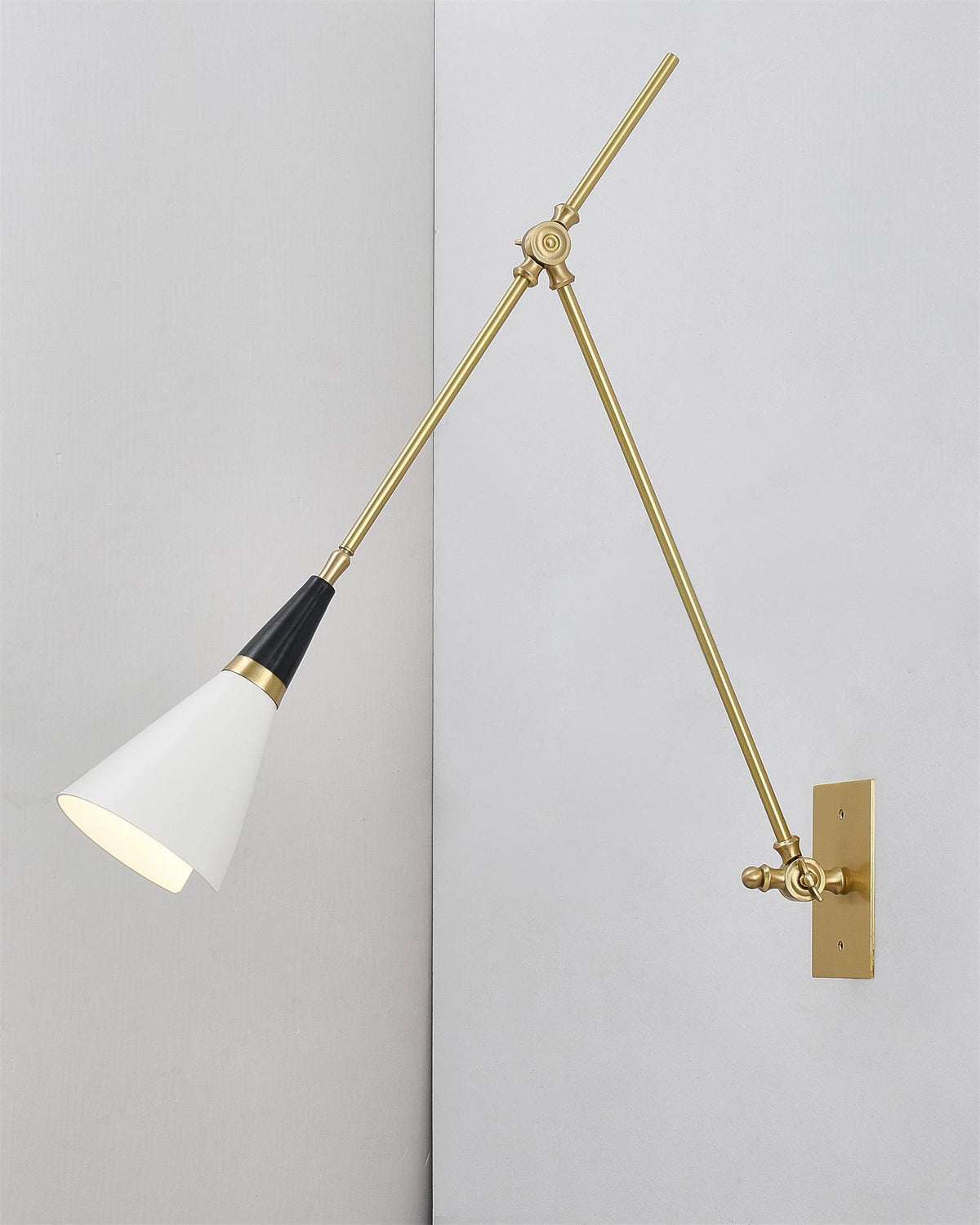 Magari Wall Lamp