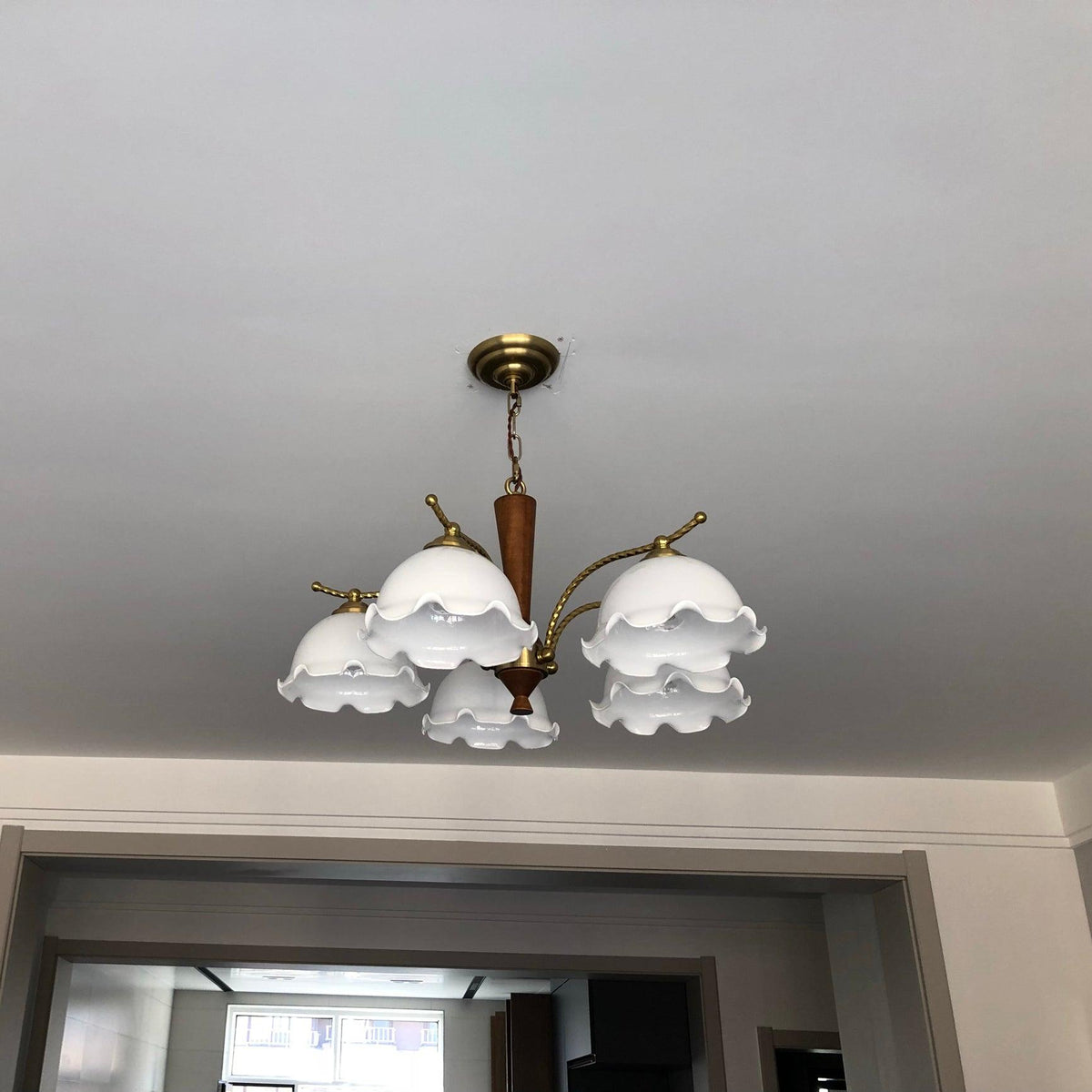 Milky Flower Chandelier