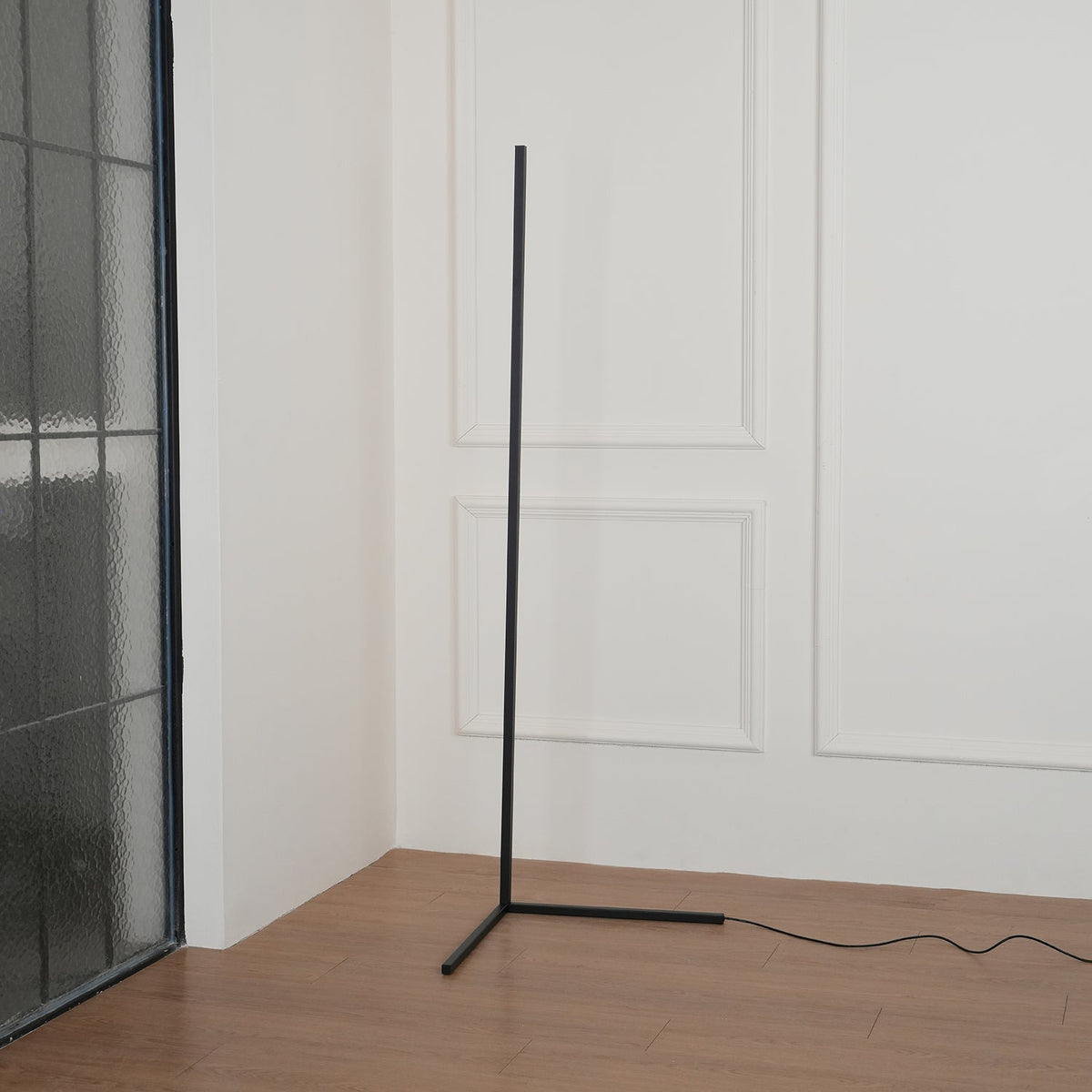 Minimalist LED Floor Lamp