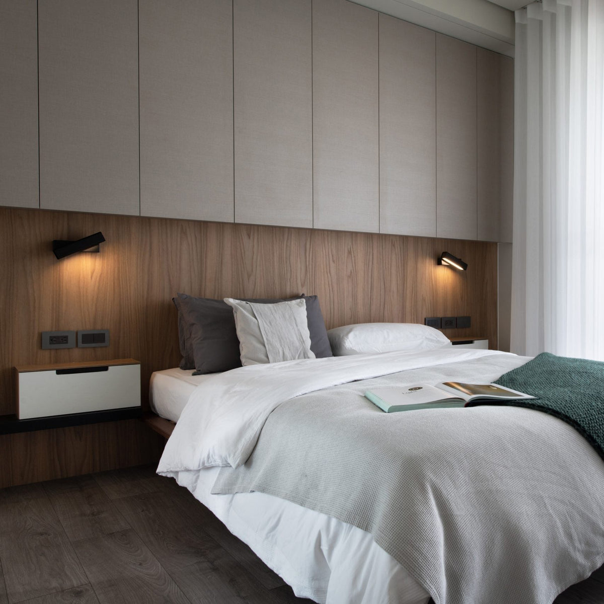 Pixel Rotating Wall Lamp