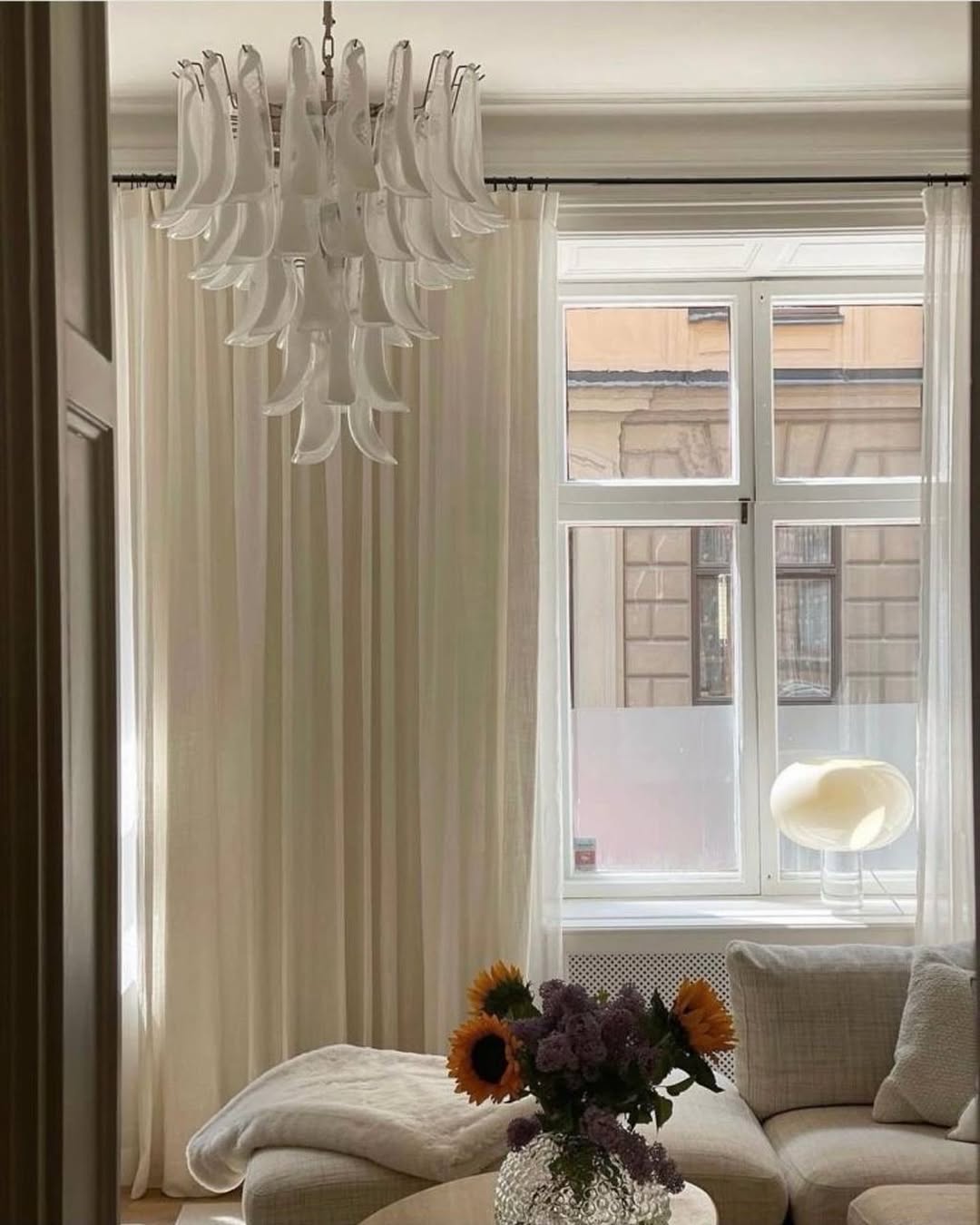 Murano Glass Chandelier – 75 Petals – Transparent