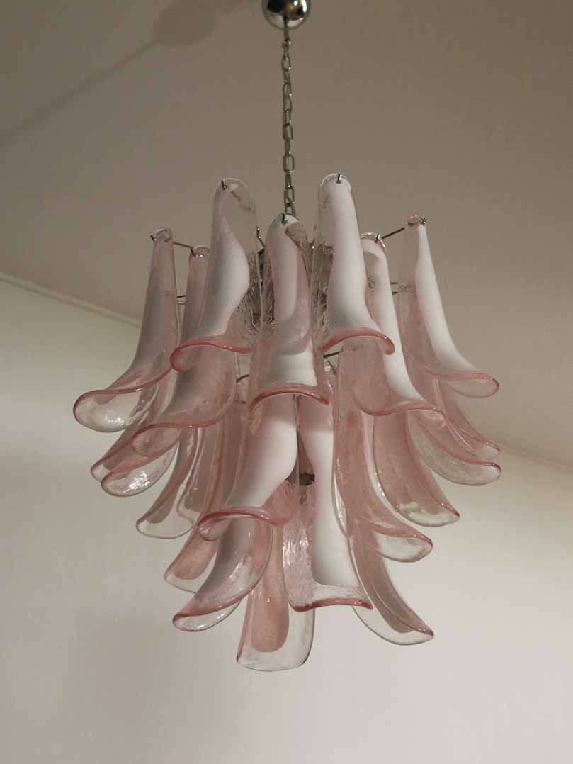 Murano Glass Chandelier – 26 Petals – Pink