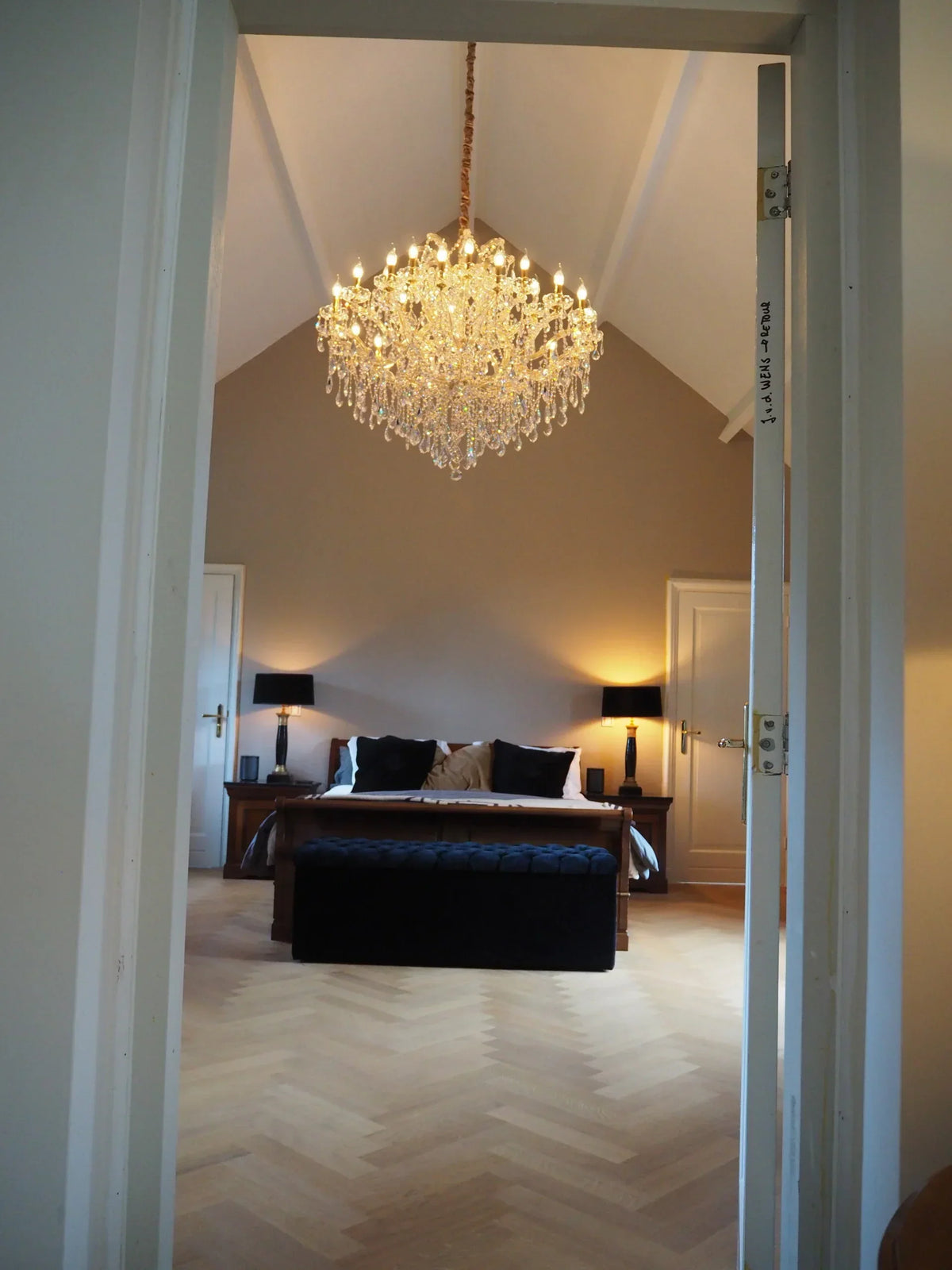 Luxury 25-Light Candle Crystal Chandelier in Gold / chrome Finish