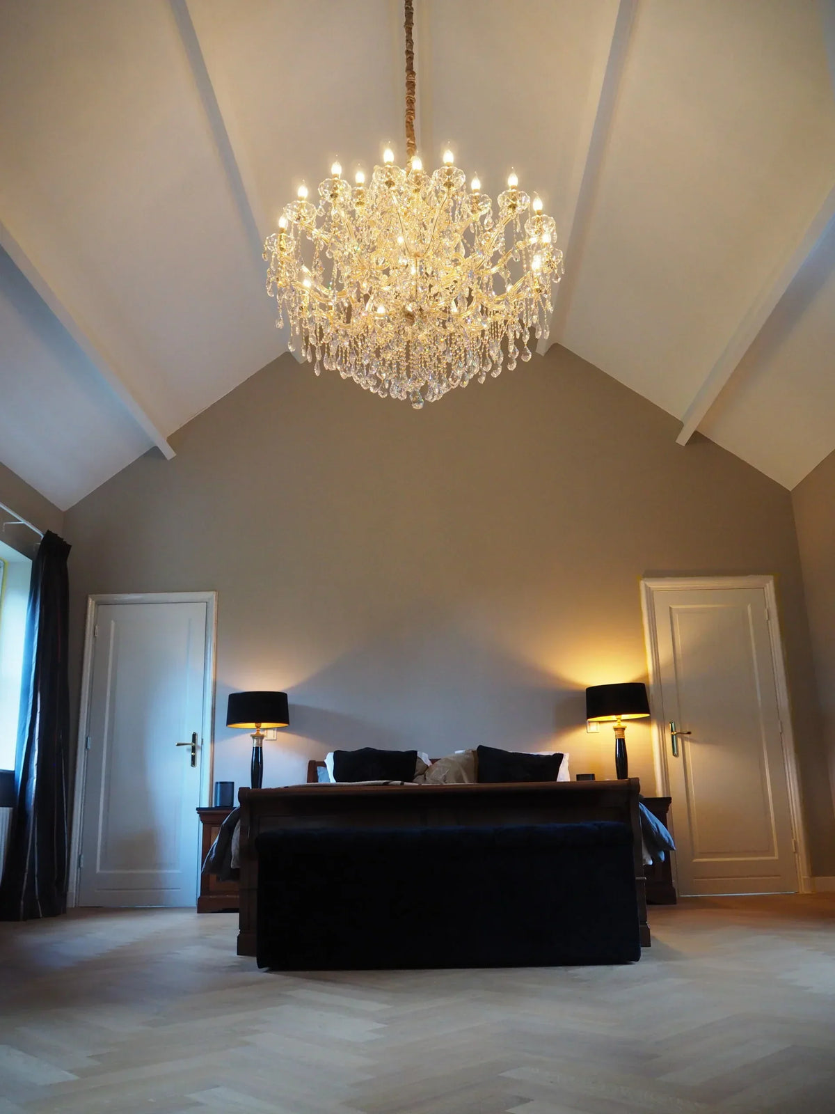 Luxury 25-Light Candle Crystal Chandelier in Gold / chrome Finish