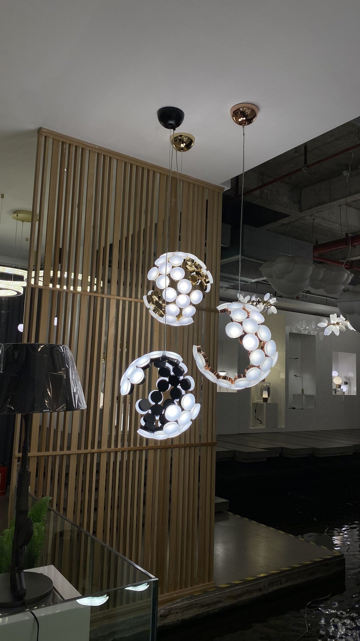 Designer Model Minimalist Irregular Sphere Art Pendant Chandelier for Living Room / home Office