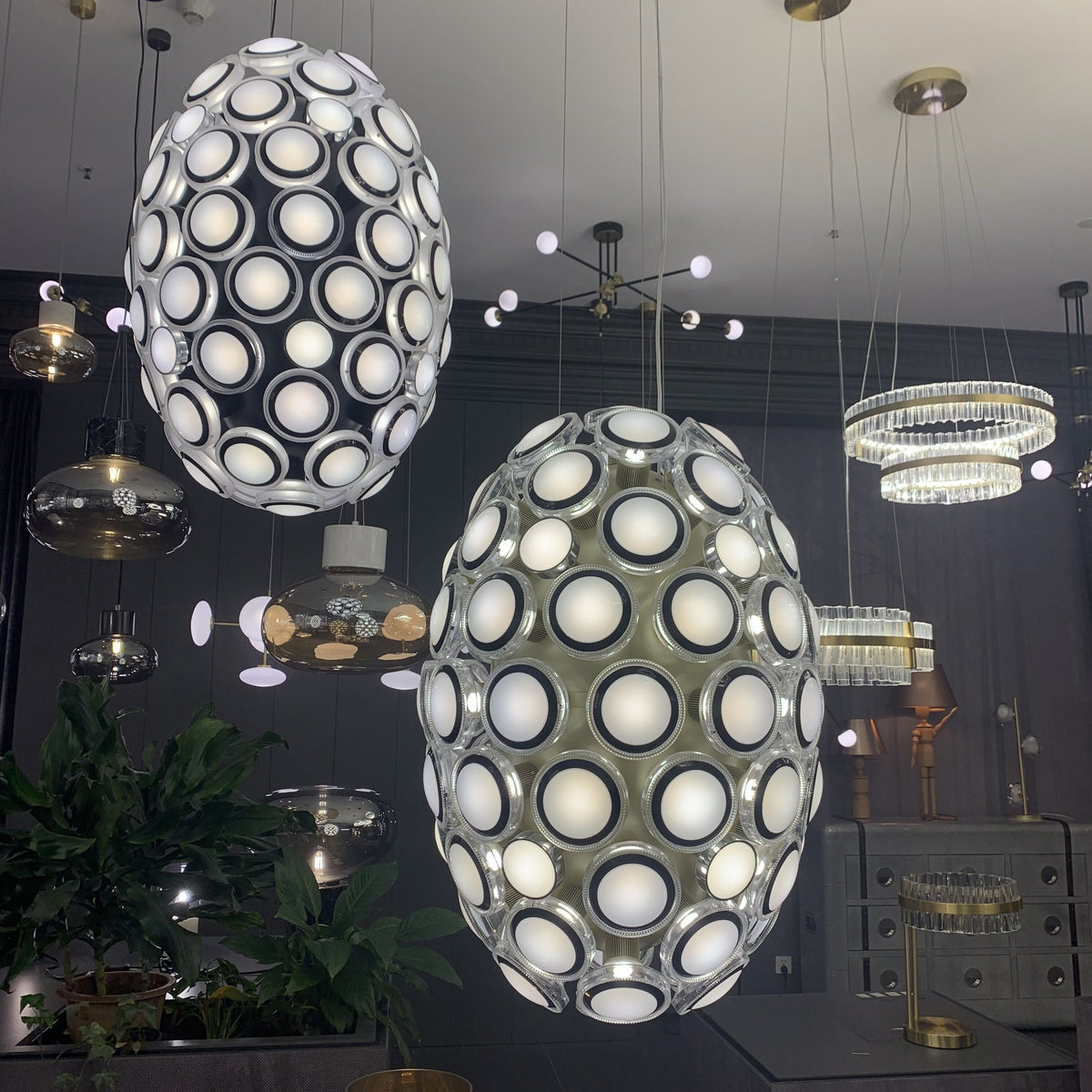 Modern Art Egg-Shaped Chandelier Iconic Eyes LED Pendant Light for Dining Room / living Room