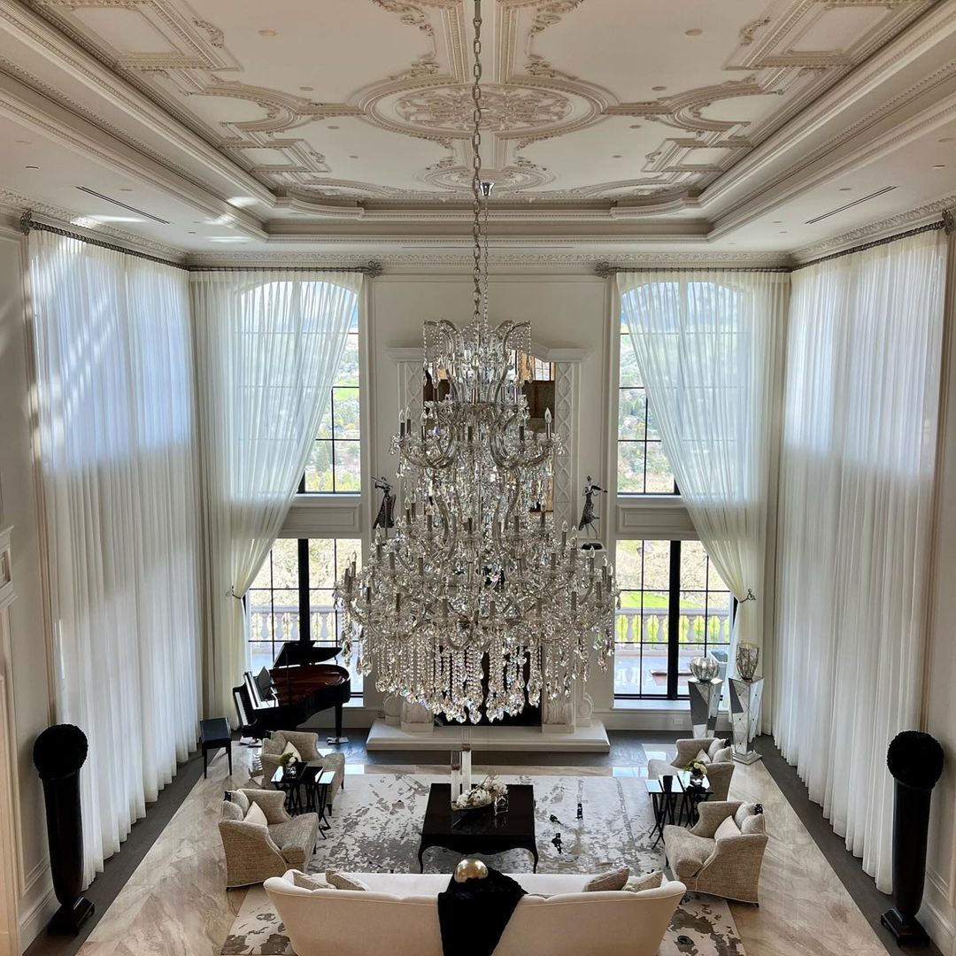 Traditional Candle-Shaped Crystal Chandelier with K9 Crystal Finish for Staircase Foyer Living