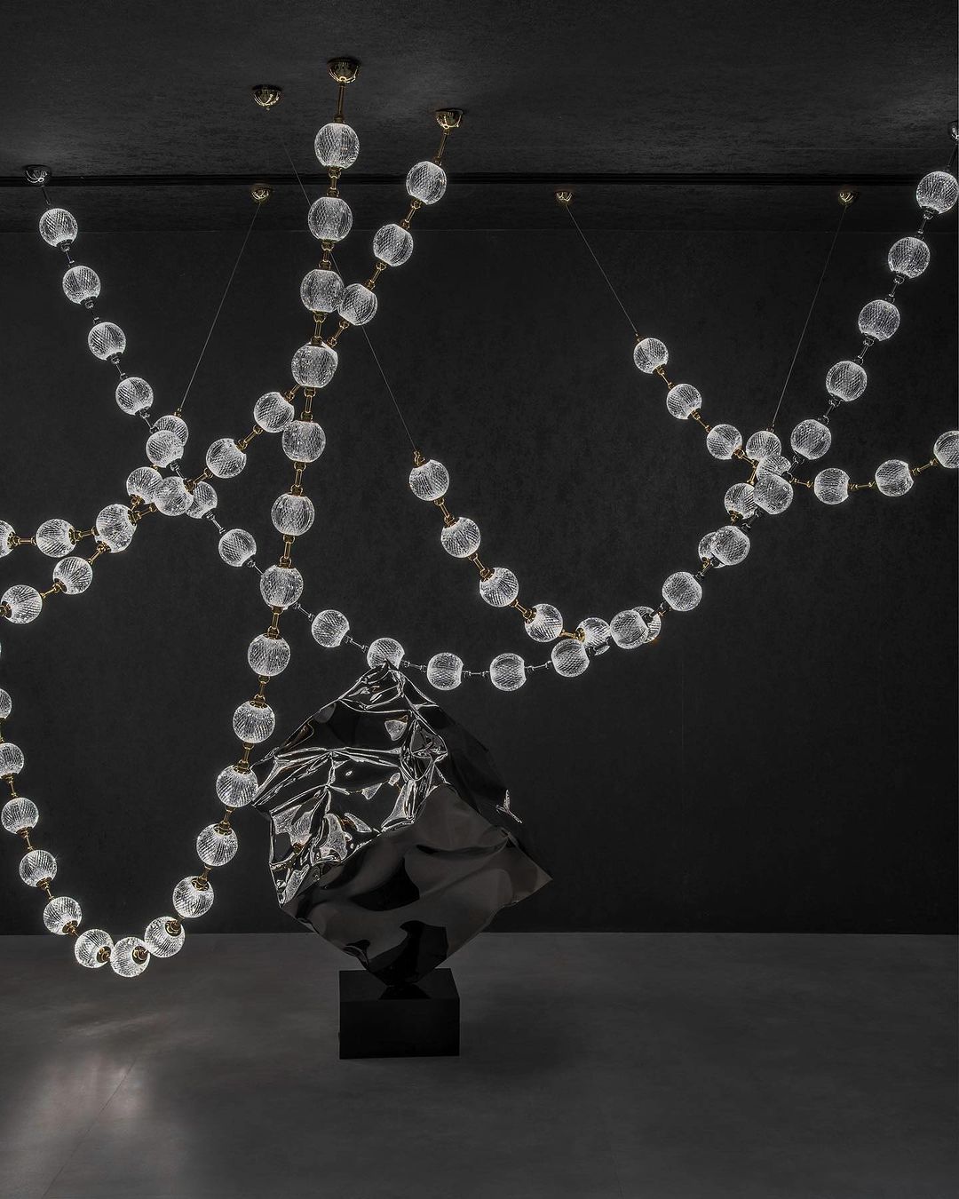 Modern Acrylic Ball Necklace Chandelier with Brass Finish for Living Room Staircase Foyer Entryway