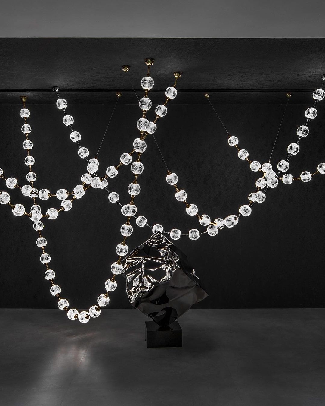 Modern Acrylic Ball Necklace Chandelier with Brass Finish for Living Room Staircase Foyer Entryway