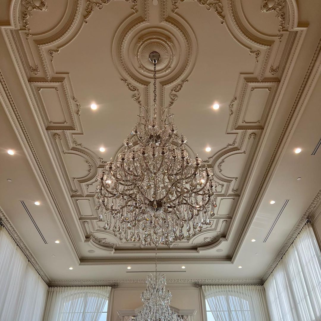 Traditional Candle-Shaped Crystal Chandelier with K9 Crystal Finish for Staircase Foyer Living