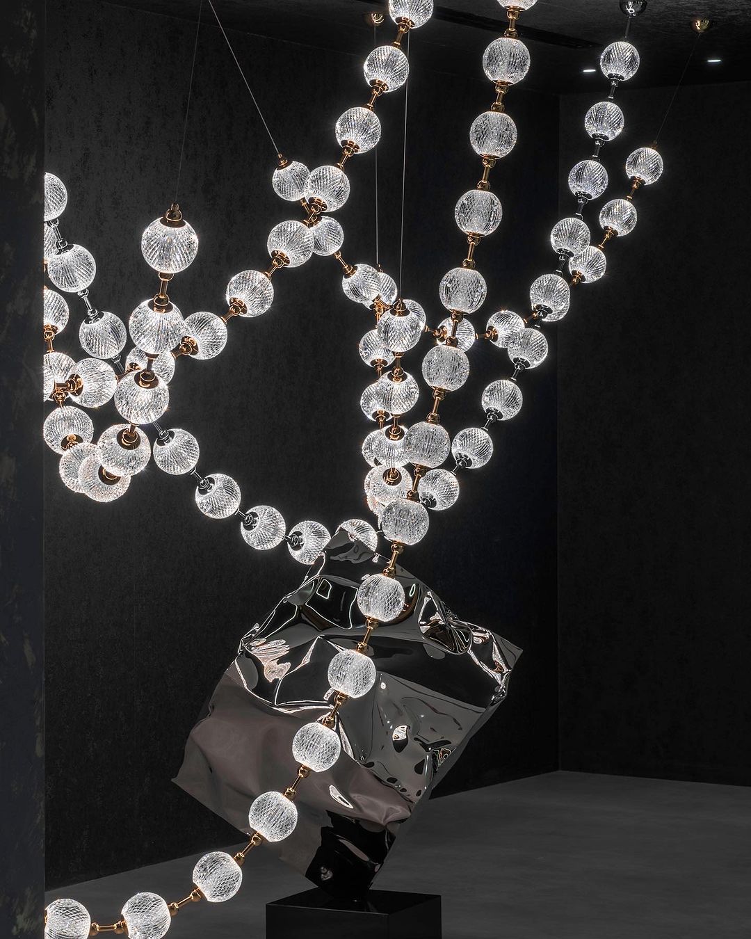 Modern Acrylic Ball Necklace Chandelier with Brass Finish for Living Room Staircase Foyer Entryway