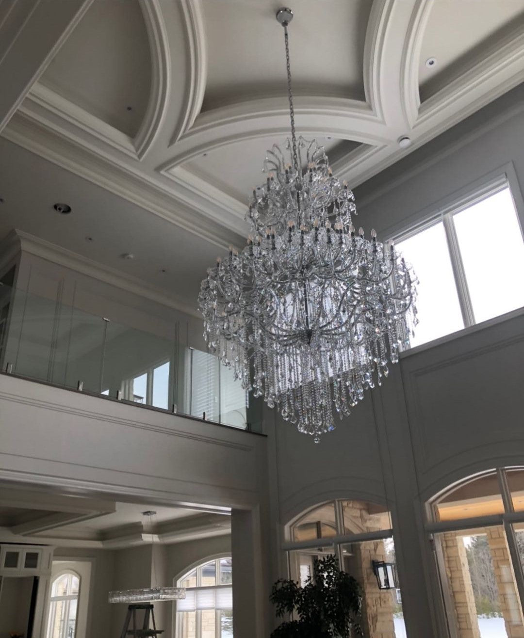 Traditional Candle-Shaped Crystal Chandelier with K9 Crystal Finish for Staircase Foyer Living