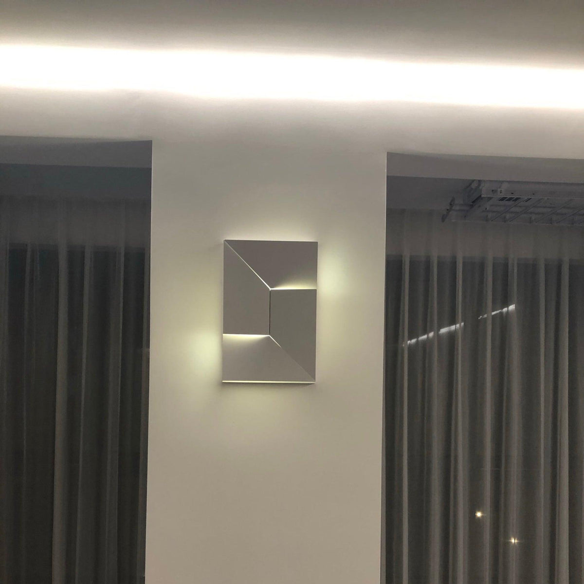 Shadows Grand Plug-in Sconce